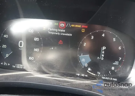 2018 Volvo Xc60 T6 Momentum z USA, uszkodzony, nr VIN LYVA22RK7JB097300